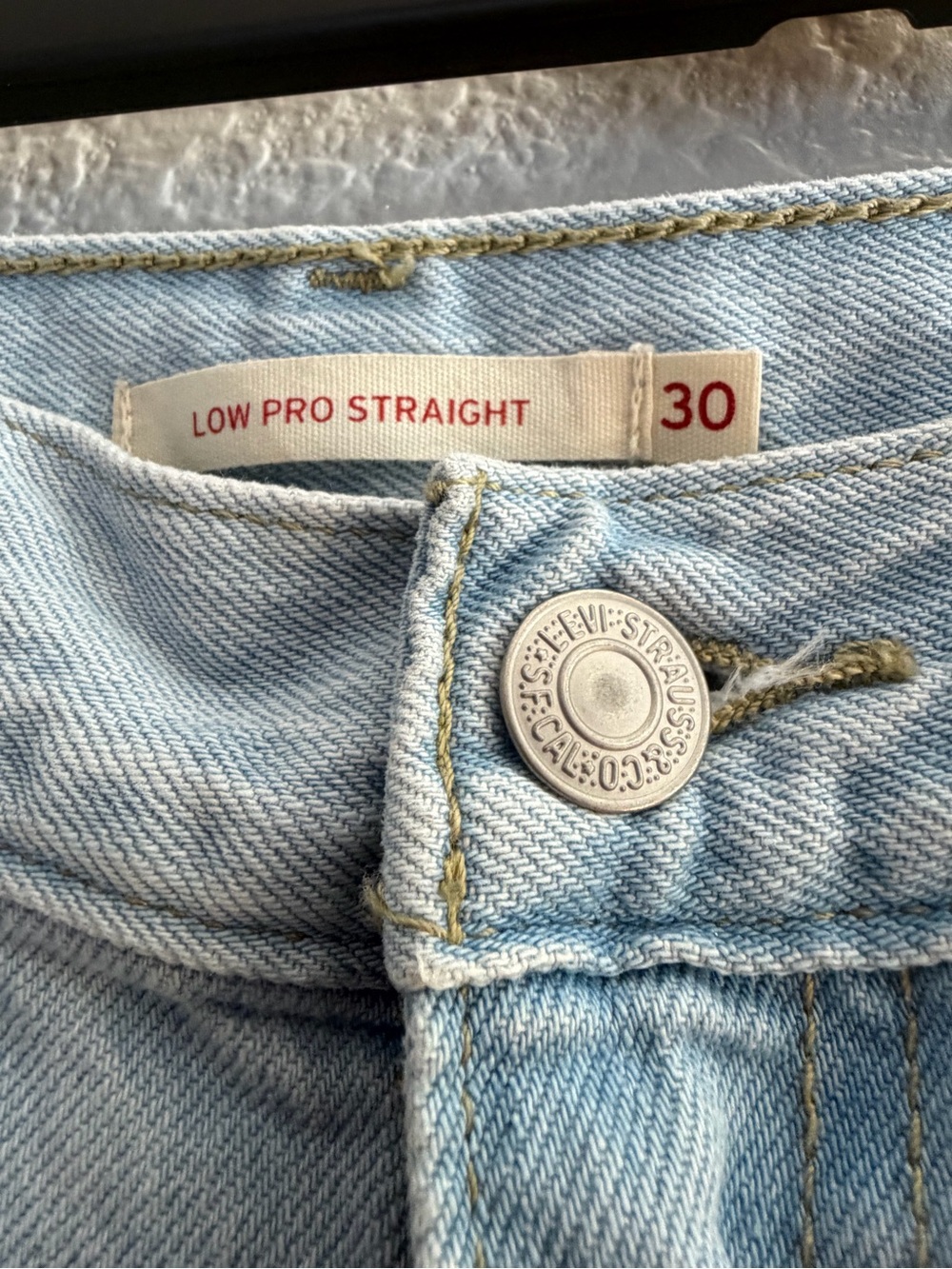 Levi’s Low Pro Straight Leg Light Wash Denim Jeans Size 30 Ripped Knees 30x30 - Picture 5 of 13